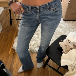 Jeans  - Super snygga Levis jeans!!💕💕Midjemått: 36cm Innebenslängd: 84cm🙌🏽🙌🏽W30 L34