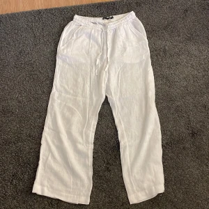 Vita linnebyxor  - Vita linnebyxor.