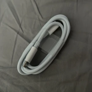  ny iPhone laddare  - Den här iPhone laddaren har jag knappt använt och den laddas väldigt snabbt för nya iPhone