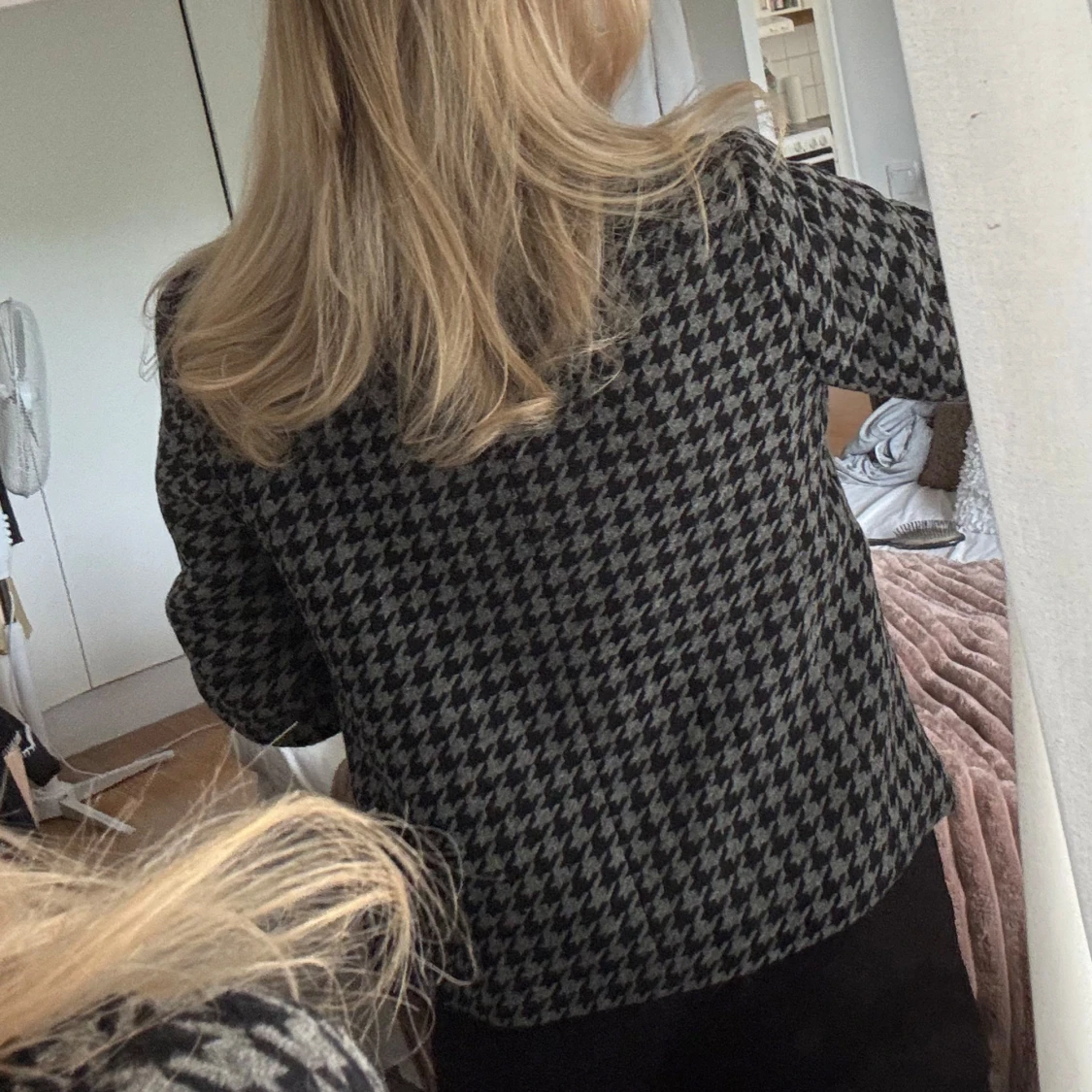 Grå och svart mönstrad jacka från Lindex - 1