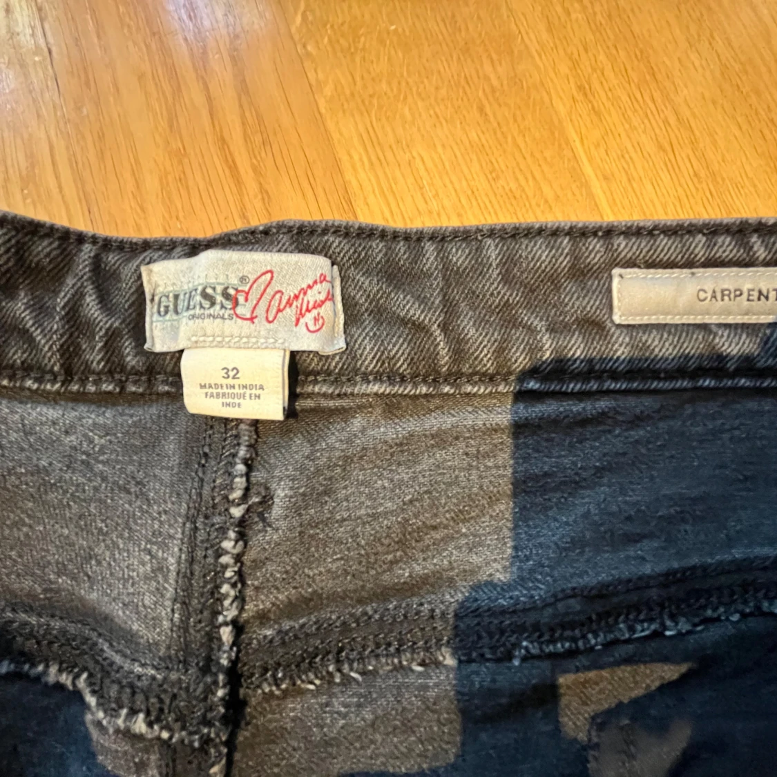 Svarta carpenter jeans från Guess  - 3
