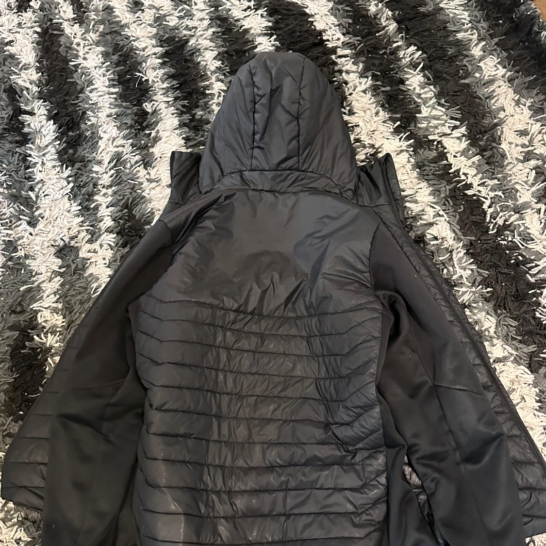 Svart hybridjacka från Sail Racing - 4