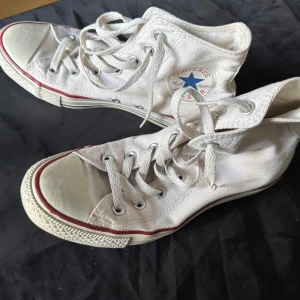 Vita Converse All Star sneakers - Converse som inte kommer till användning.