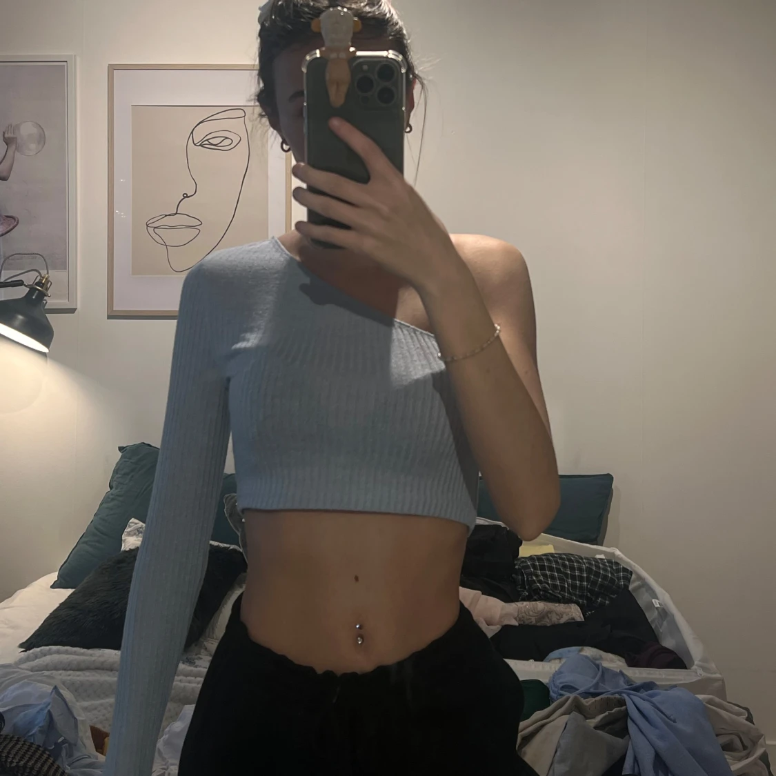 Ljusblå oneshoulder topp