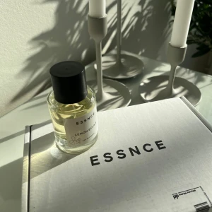 Lemon eclair  - Säljer min Lemon Eclair parfym då jag saknar andra parfymer att laira denna med. Luktar jättegott och får fina komplimanger när jag bär den 🩷