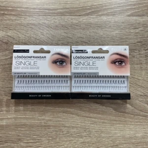 Lösögonfransar Single från Depend - Inviduella fransar från Depend i modellen 'Single'. Dessa fransar är lätta att fästa och bekväma att bära. Förpackningen innehåller lim och fransarna är designade för att ge en naturlig look. Perfekta för att framhäva ögonen med en subtil touch.