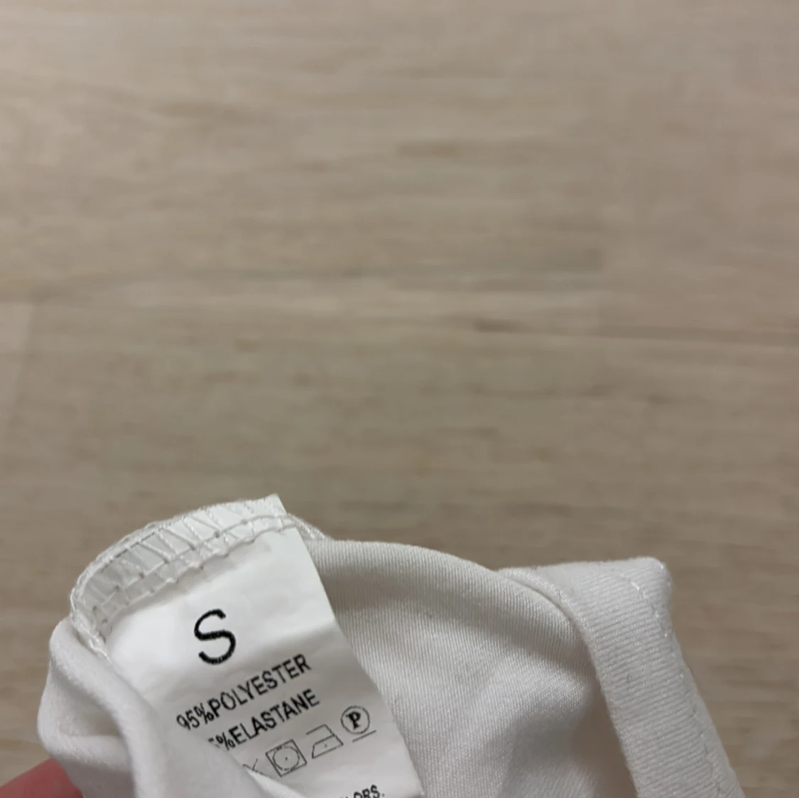 Vit t-shirt i polyester - 2