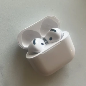 Aipods ANC 4 - Använda fåtal gånger då jag fick likadana i present!