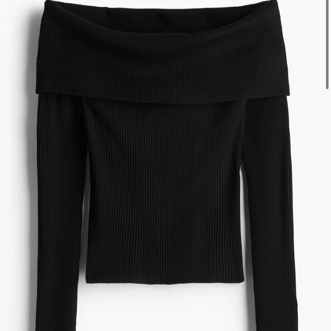 Svart ribbstickad off shoulder-topp