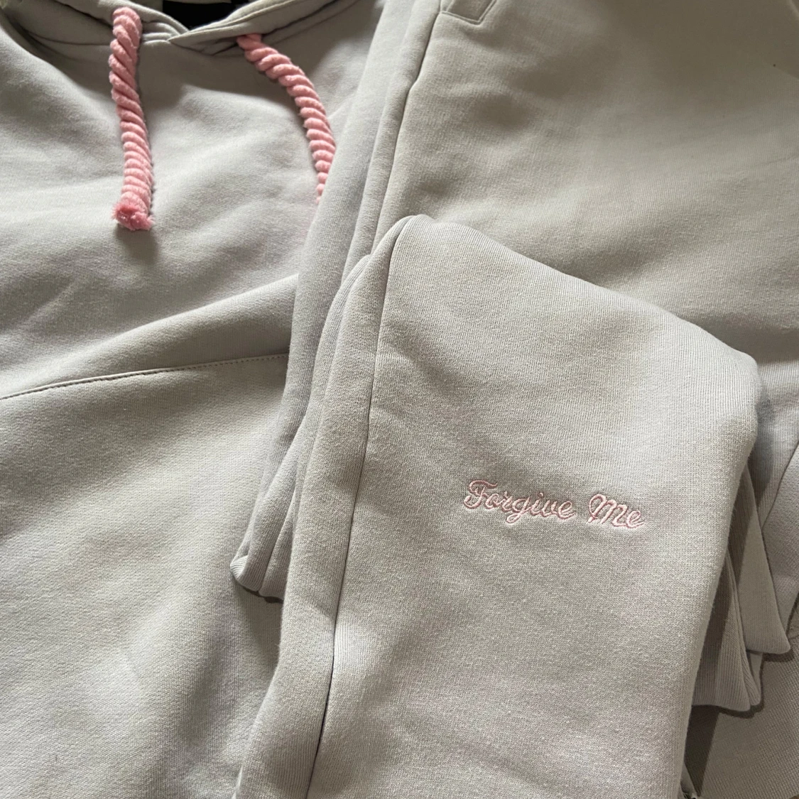 Syna world Grå hoodie och byxor med rosa detaljer - 4