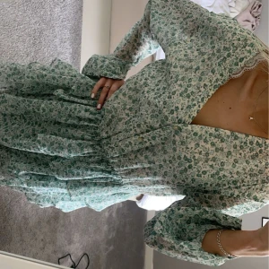 Volang Klänning  - Superfin grön/turkos klänning från Ginatricot🩵nyskick, ser helt oanvänd ut🌴Storlek S