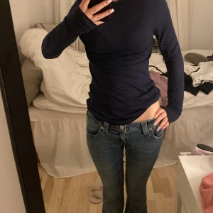  intimissimi tröja - Mörkblå/ svart tröja från intimissimi💓 Köpt från vinted!! Endast använd fåtal gånger. Storlek S/M