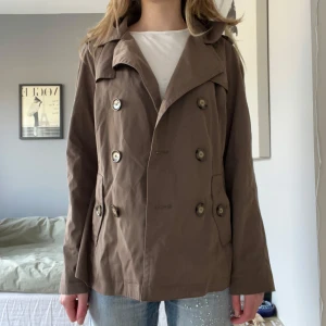 Supersnygg trenchcoat - Väldigt fin trenchcoat!