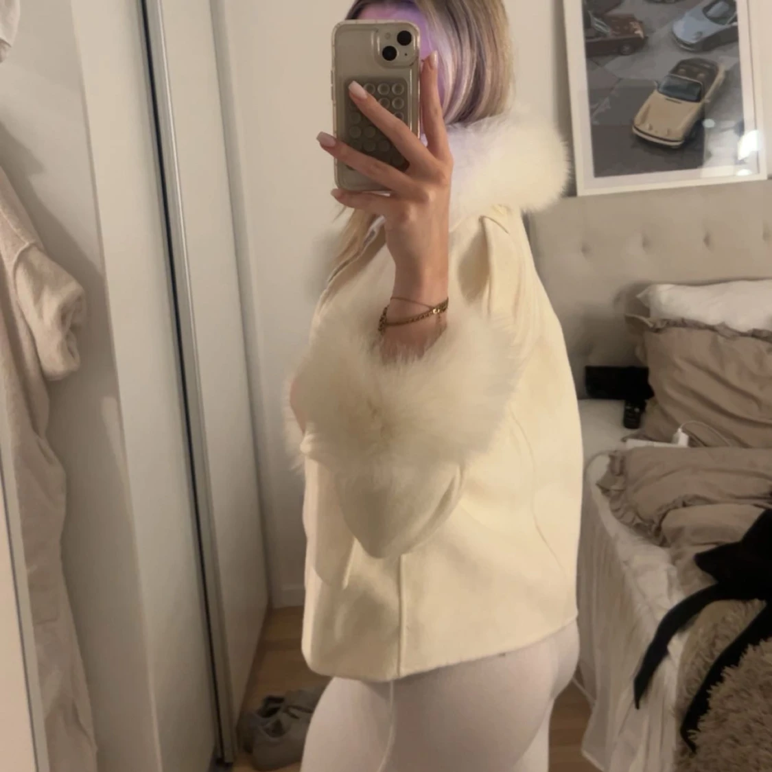 Vit jacka med pälsdetaljer - 2