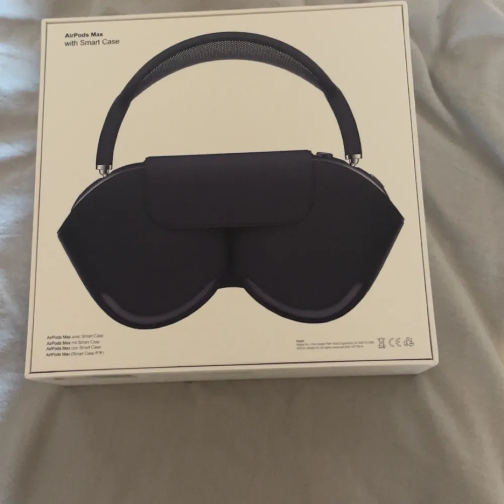 Säljer ett par earpods max midnight. Helt nya i princip och inga tecken på användning! Säljer dessa för ett bra pris, då nypriset är ca 7000. Skriv vid intresse och KVITTO ser ni i annonsen.. Asusteet.