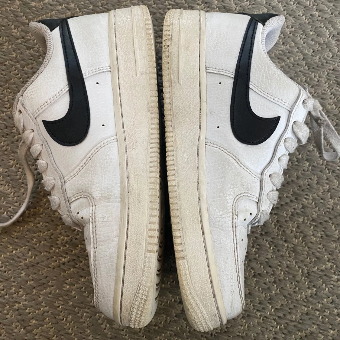 Nike Air Force i vitt och svart - 3