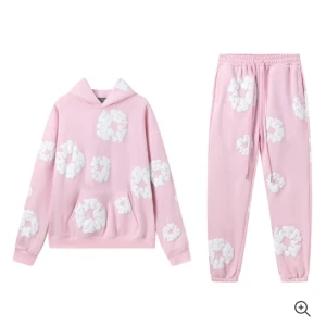 Denim tears hoodie och mjukisbyxor för skit bra pri - Säljer denimtears rosa hoodie och mjukisbyxor för bra pris men priset kan ändå diskuteras