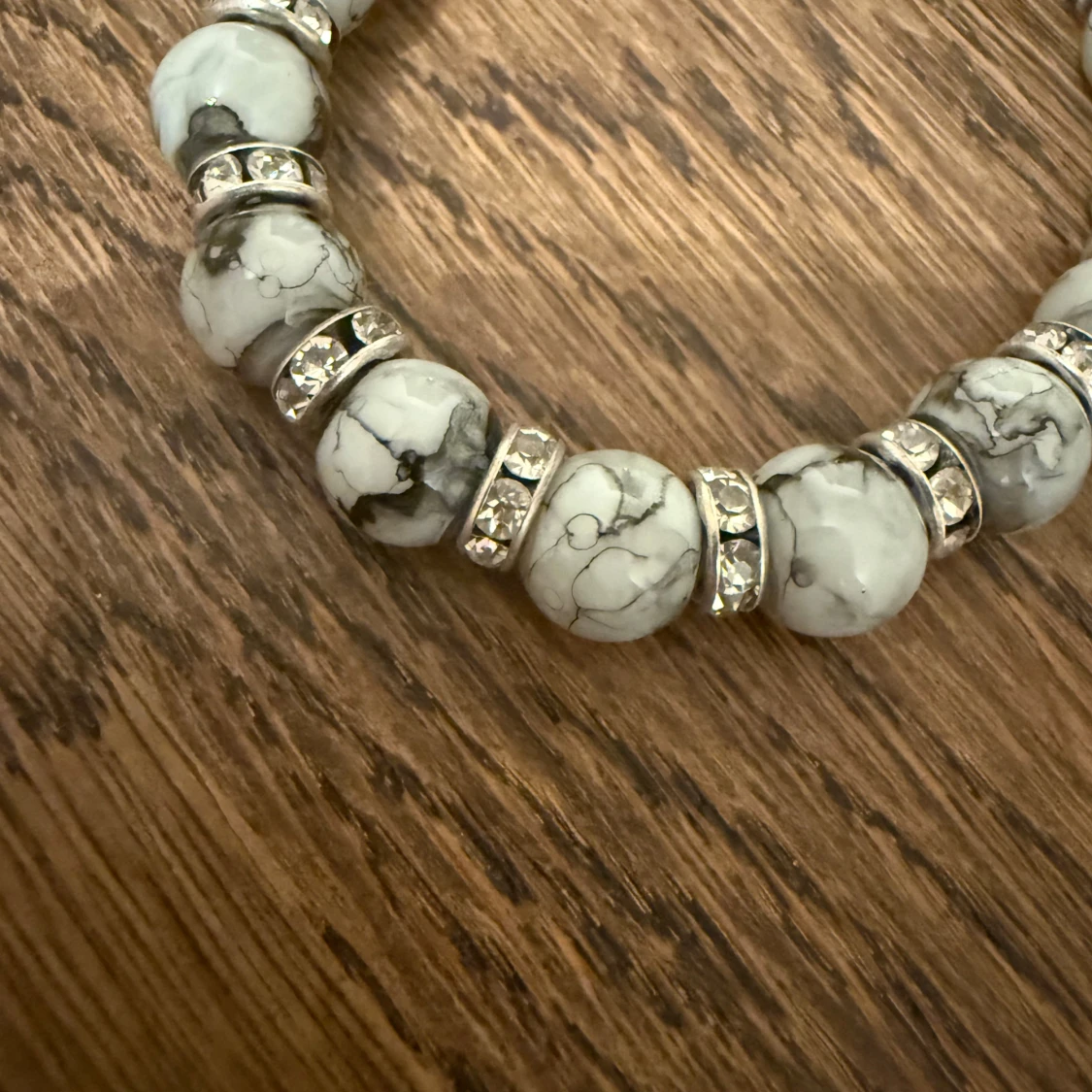 Armband med marmorerade pärlor och strass - 2