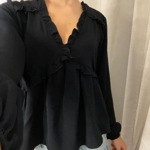 Missay blus - Mörkblå blus från missay, skriv vid frågor💕