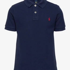 Ralph lauren Piké INTRESSEKOLL! - Kanske säljer denna typ av piké snart. Helt ny, inga skador, äkta! Storlek M. Kommer sälja för 859kr