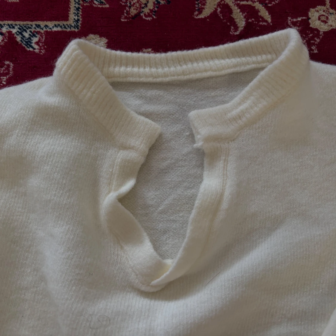 Vit tröja med unik krage - 3