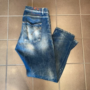 Dondup jeans - As feta dondup dian carrot jeans, slim fit. Skick 10/10 inga skador eller annat. Retail runt 6k, mitt pris går att diskuteras vid en snabb affär. W31.