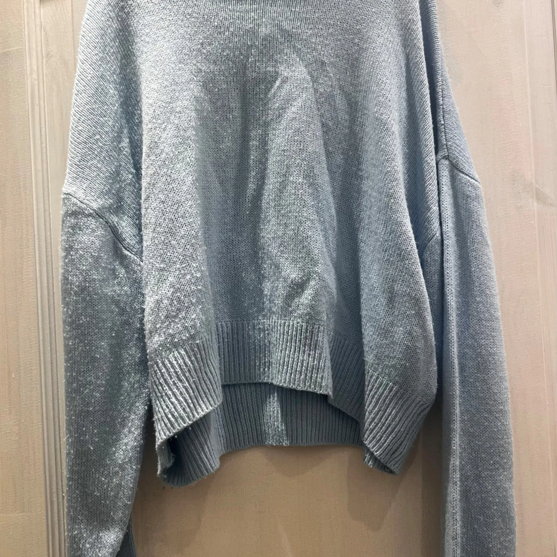 Ljusblå stickad croppad tröja - 3