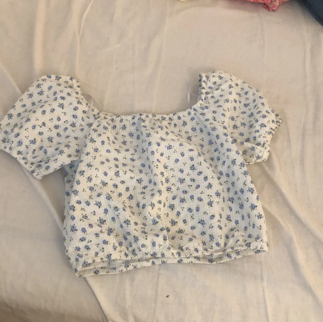 Blommig croppad topp från H&M