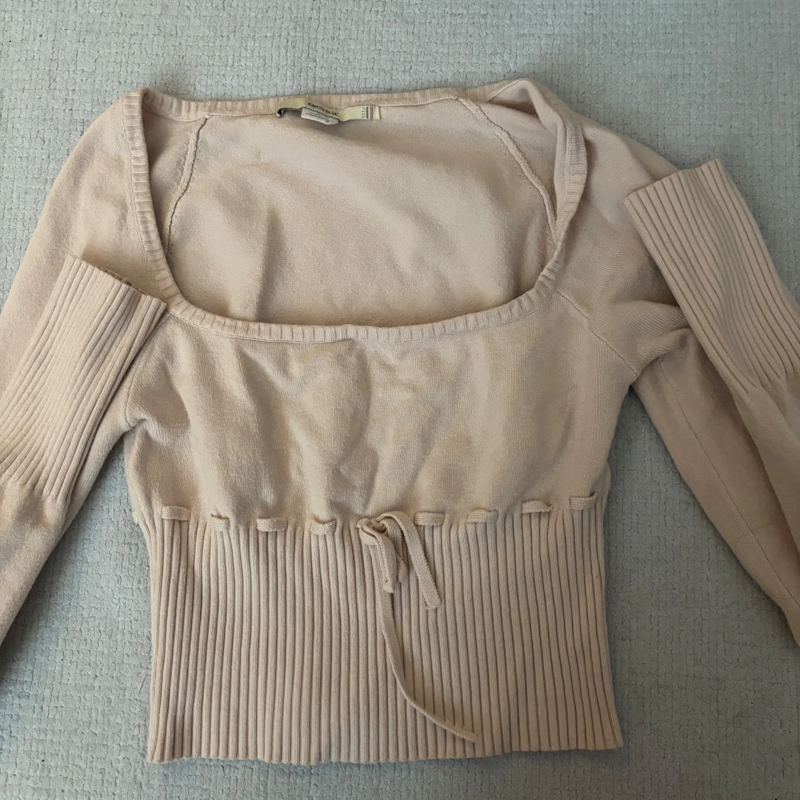 Beige stickad tröja från Kimchi Blue