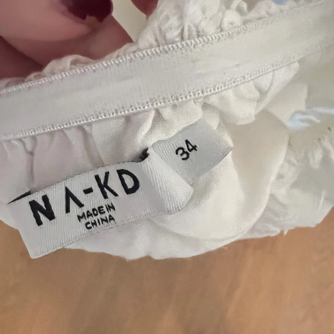 Vit broderad blus från NA-KD - 2