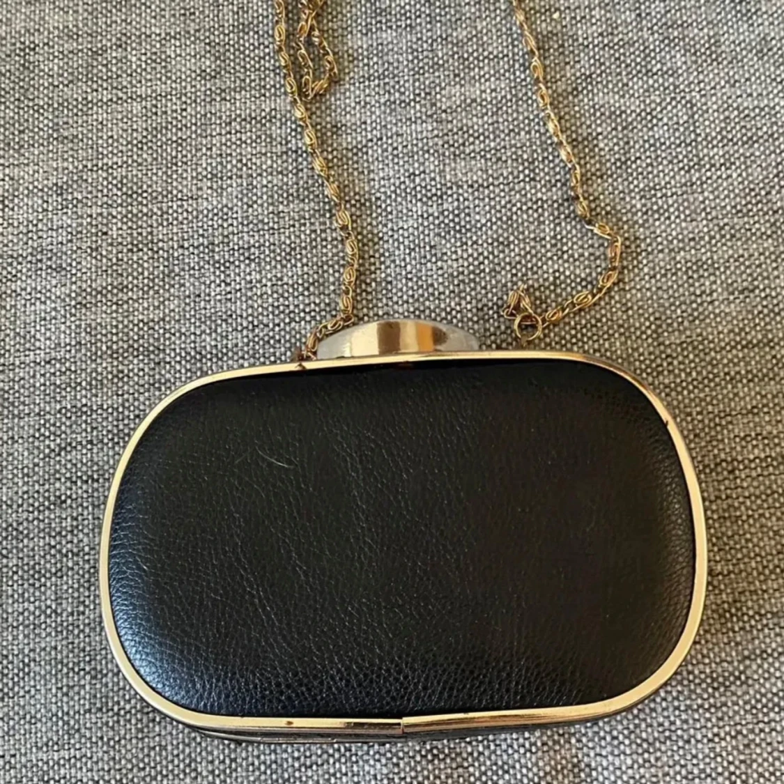 Svart och guld randig kuvertväska - 1