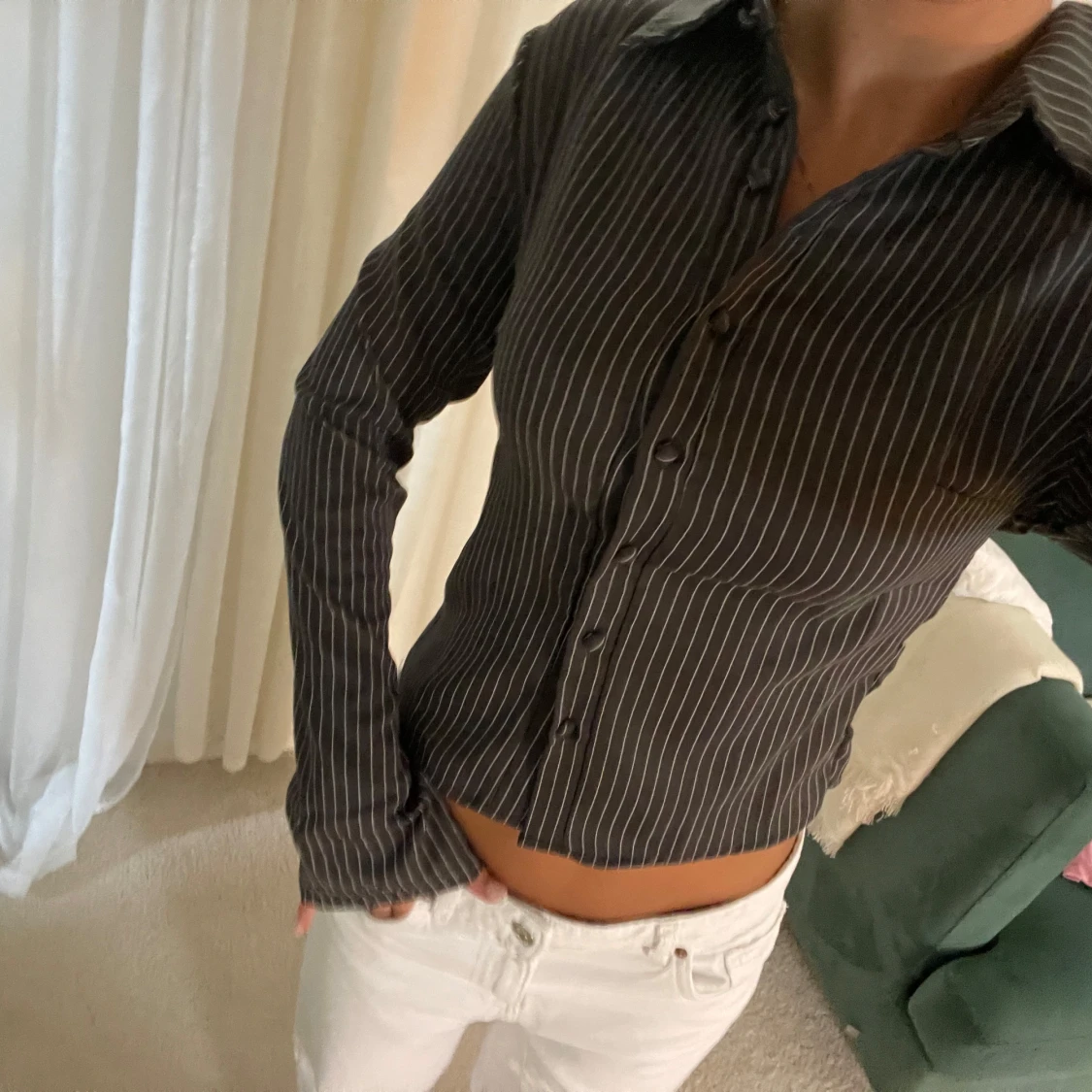 Grå randig skjorta med knappar