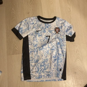 Portugal Ronaldo #7 fotbollströja  - Säljer en Portugal fotbollströja