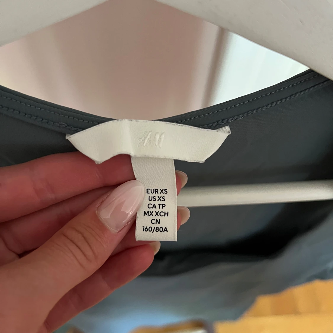 Grå topp från H&M - 1