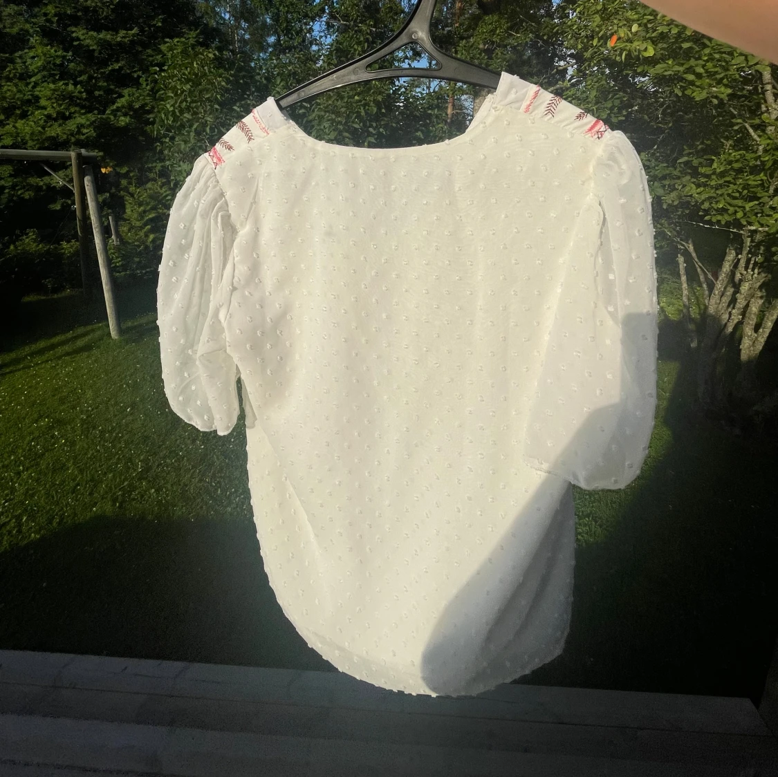 Vit broderad blus från SHEIN - 2