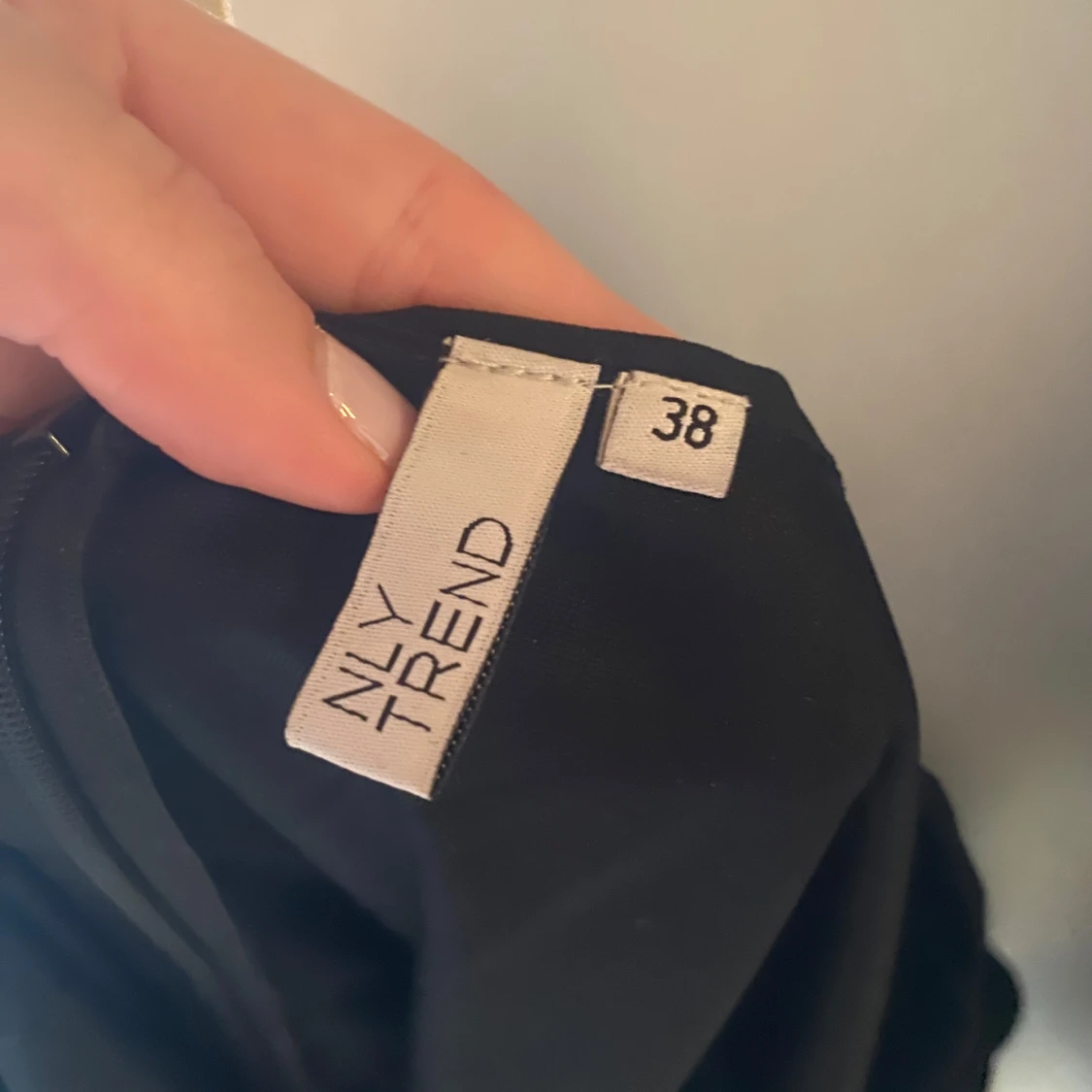 Svart kort klänning från Nelly - 1