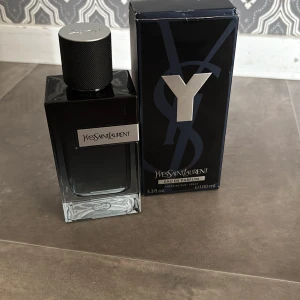 YSL parfym GE PRISFÖRSLAG  - Ml från början: 100 | Ml nu: 97 | Nypris: 1550 | Mitt pris: Ge prisförslag | Hör av er vid frågor. 
