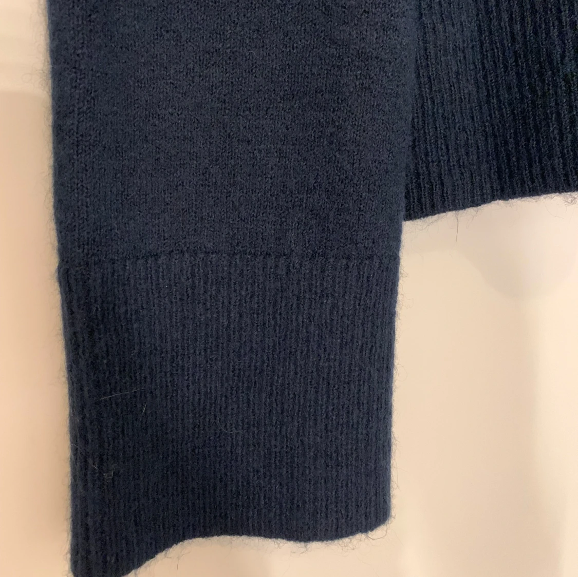 Mörkblå stickad tröja från H&M - 2