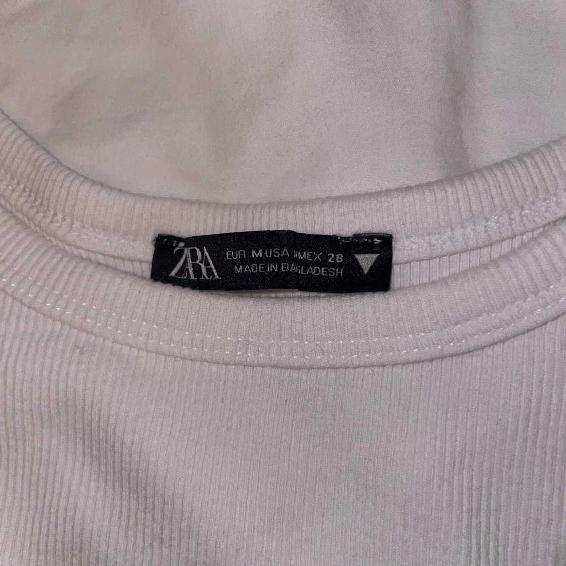 Vit ribbad linnetopp från Zara - 1
