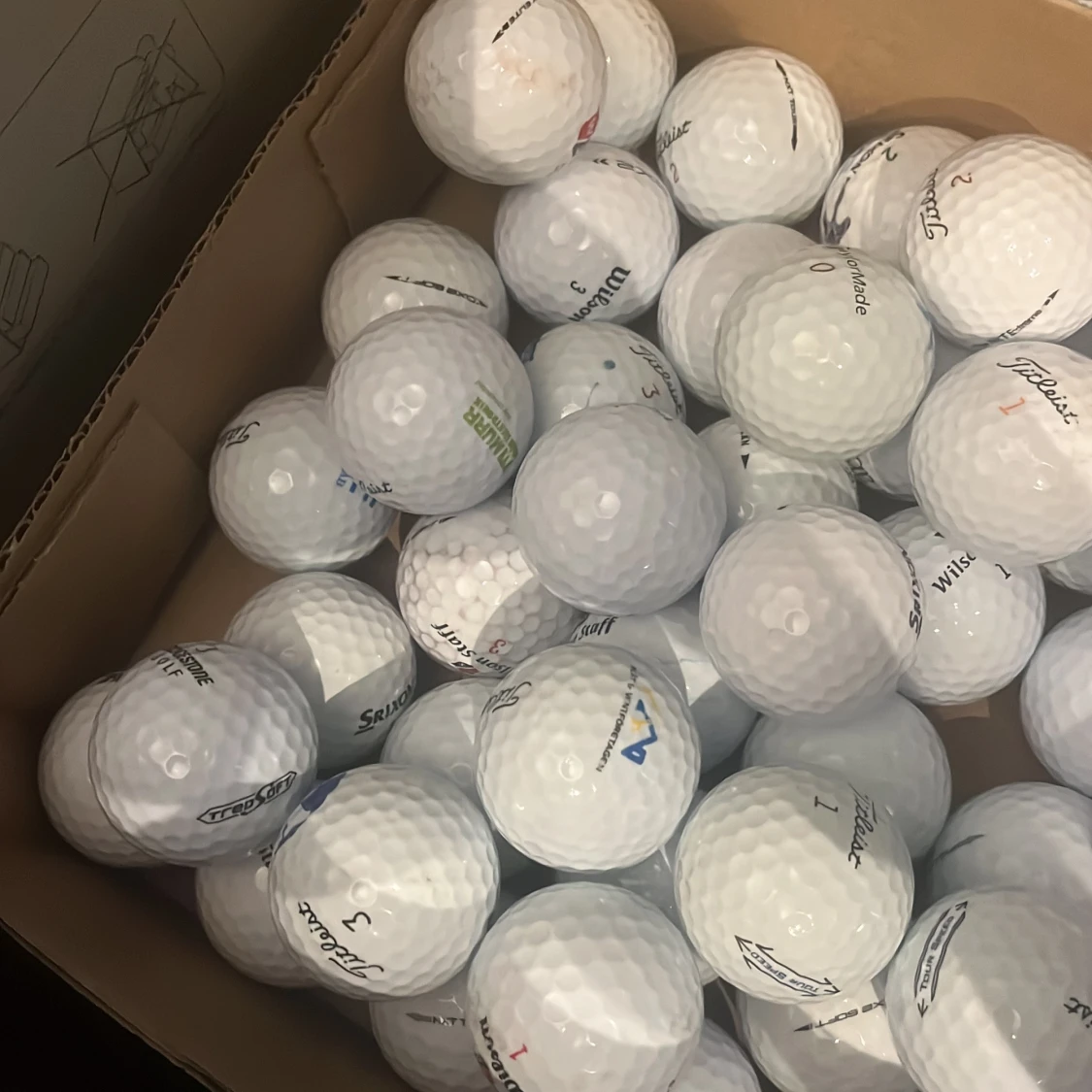 Golfbollar 9kr st 12 för 100kr 50 för 400kr