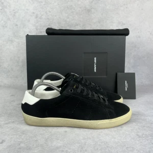 Saint Laurent SL/06 sneaker - – Condition: 9/10 - like new  – What is included: Box, dustbag & card  – Retail price: 7000 + SEK