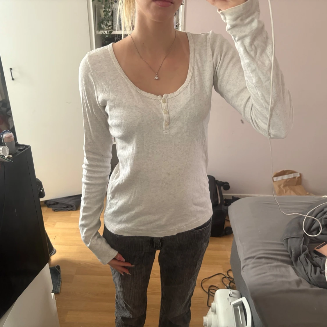 Ljusgrå långärmad topp 