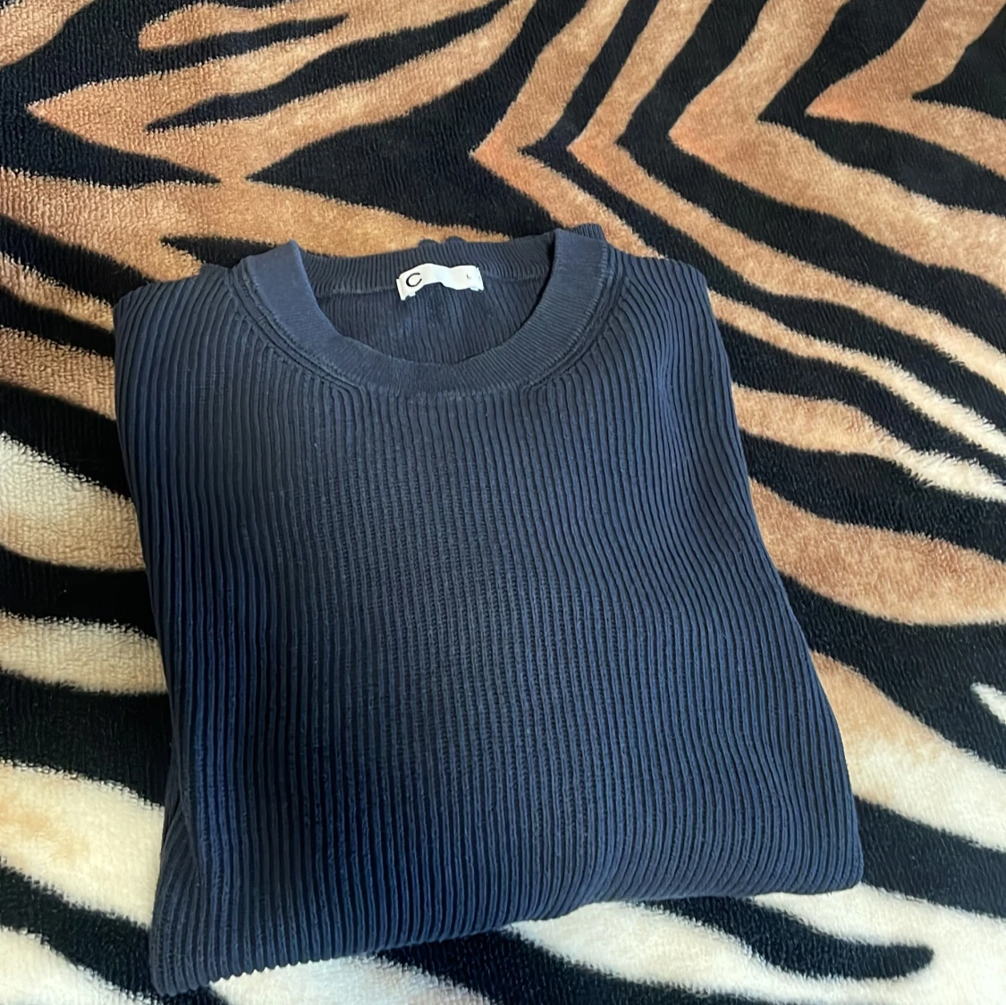 Mörkblå ribbad stickad tröja L - 1