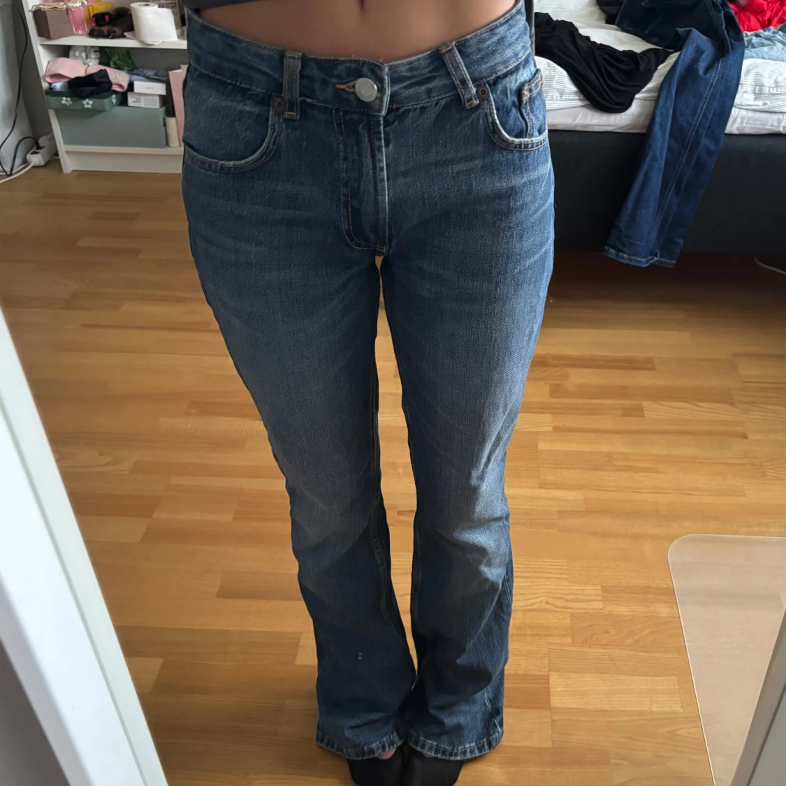 Blå bootcut jeans  - 2