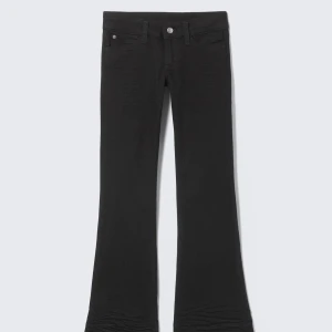 SÖKER Svarta bootcut jeans - Någon som har dessa skinny bootcut jeans i storlek 25/30? Isåfall kan du gärna höra av dig om du skulle kunna tänka dig byta mot ett par i storlek 26 som endast är använda en gång😊