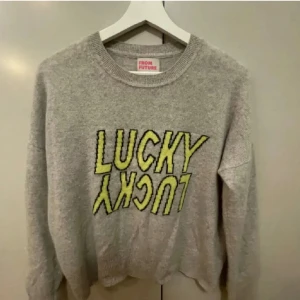 Stickad tröja - Kashmir tröja från From Future! Sparsamt använd utan defekter 🧡nypris ca 2600 men säljs inte längre 