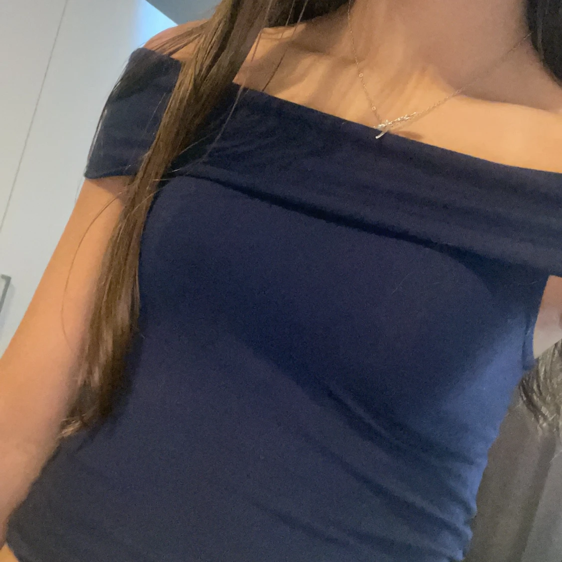 offshoulder topp mörkblå