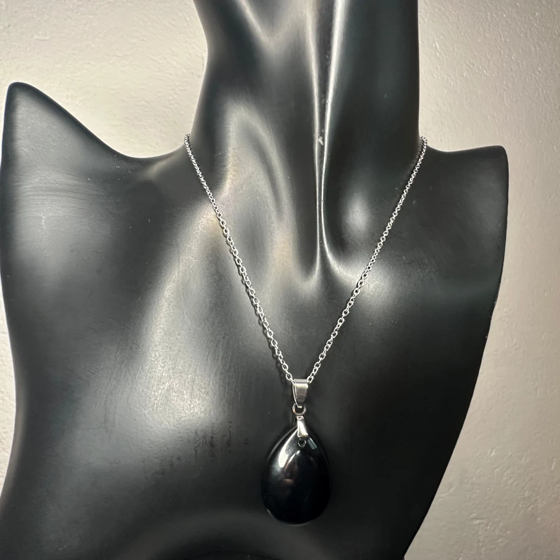 Nytt halsband i rostfritt stål med äkta droppformad obsidian - Ädelsten för skydd & balans - 3