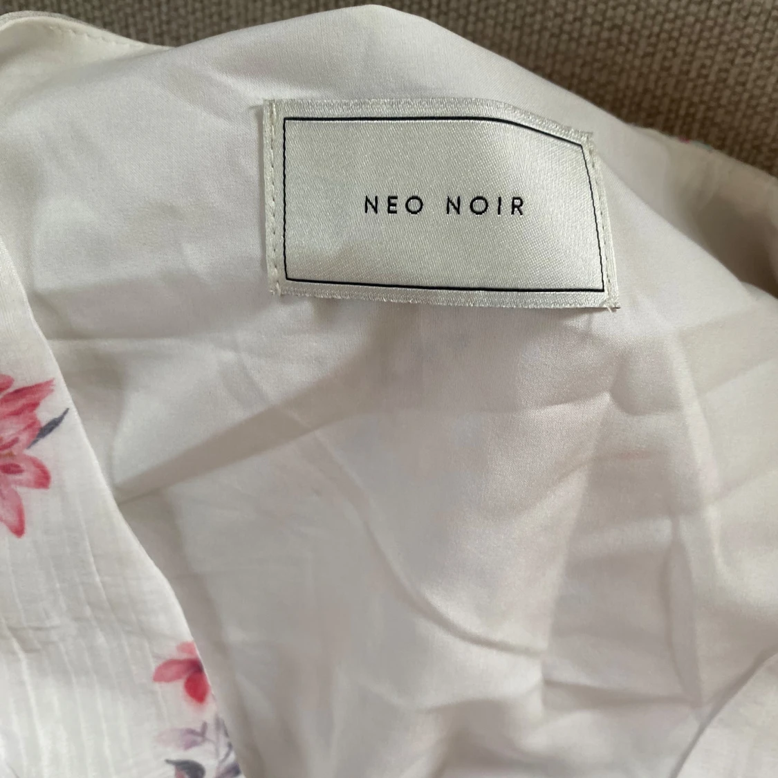 Vit långklänning med blommigt mönster - 4