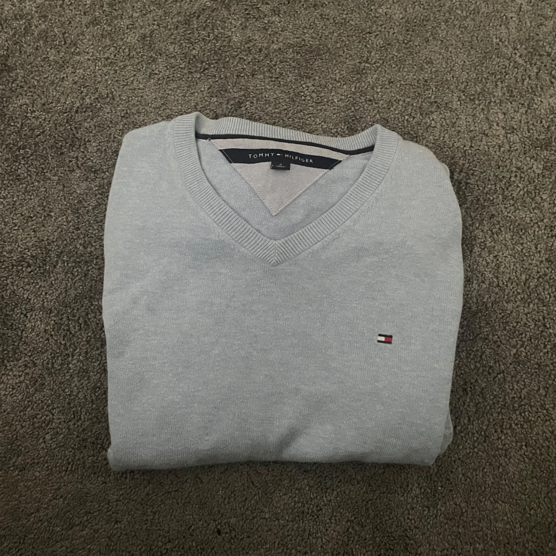 Ljusblå v-ringad tröja Tommy Hilfiger - 2